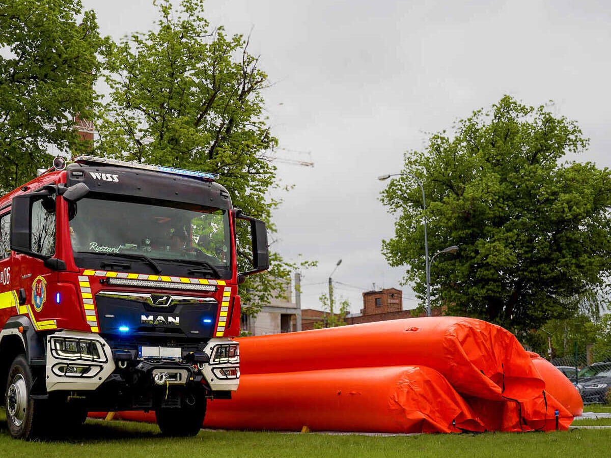 Exflooder flood barriers in use