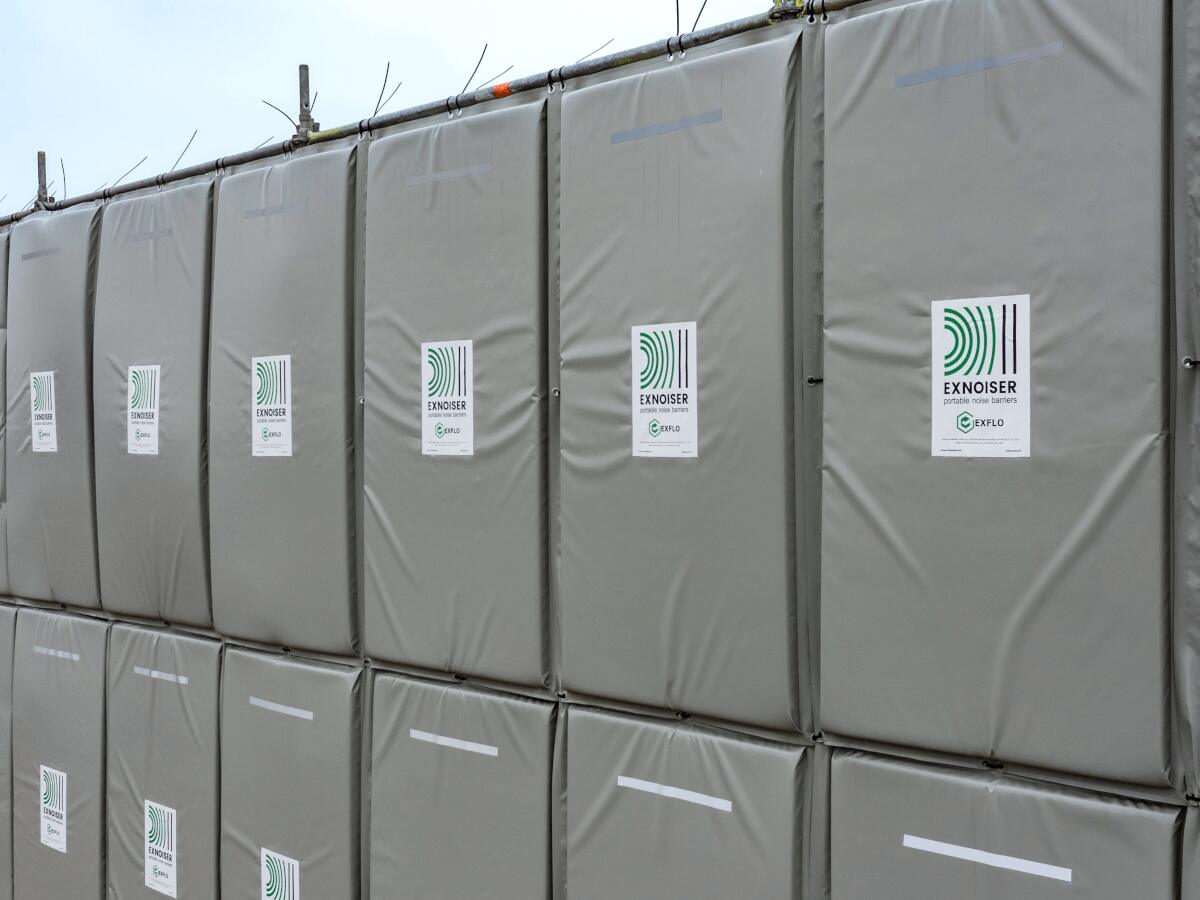 Noise barrier made of Exnoiser mats
